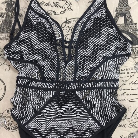 BECCA Reveal Plunge One-Piece Swimsuit - Picture 9 of 9